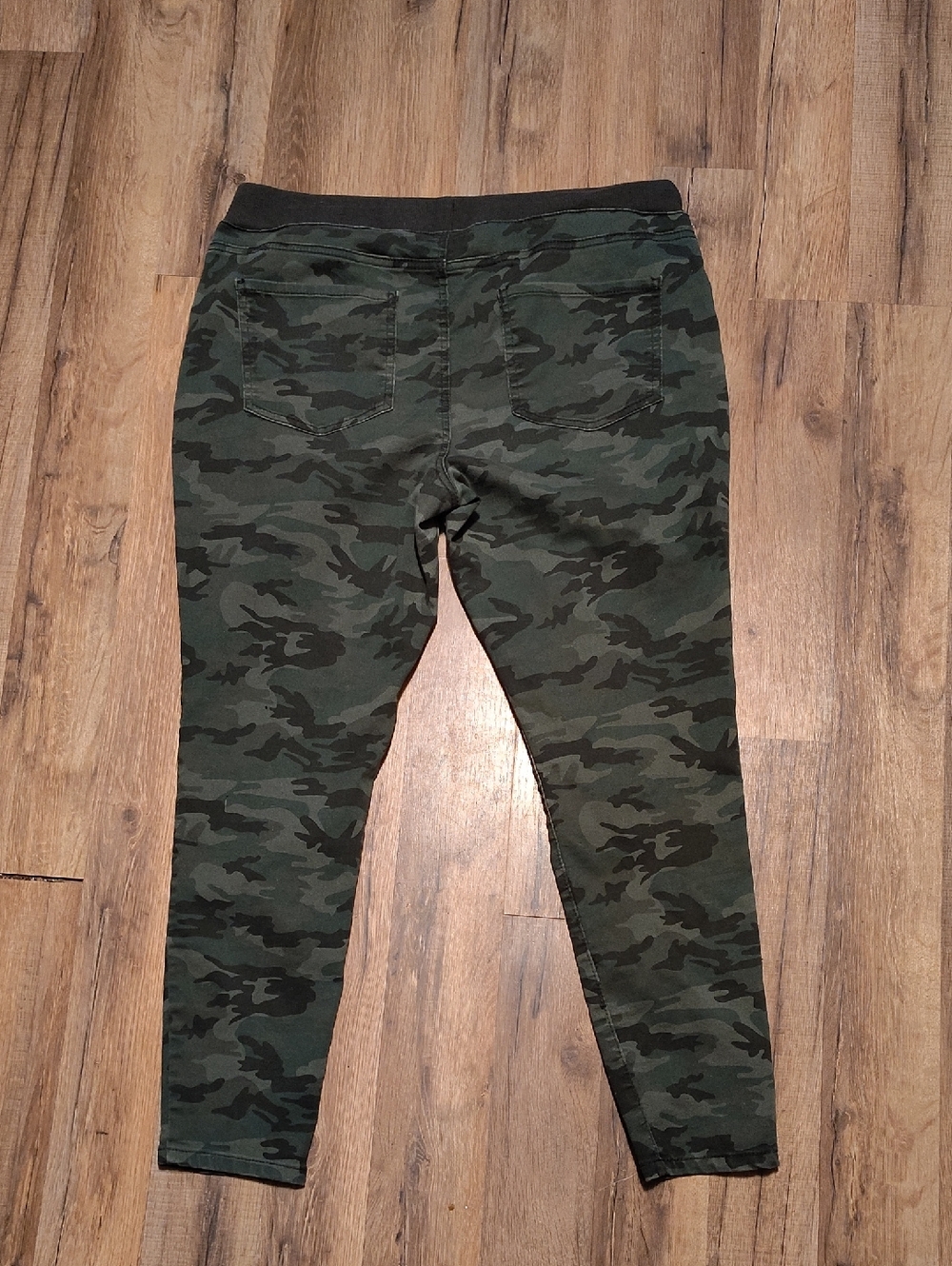 No Boundaries Olive & Black Camo Jeggings - Picture 8 of 10
